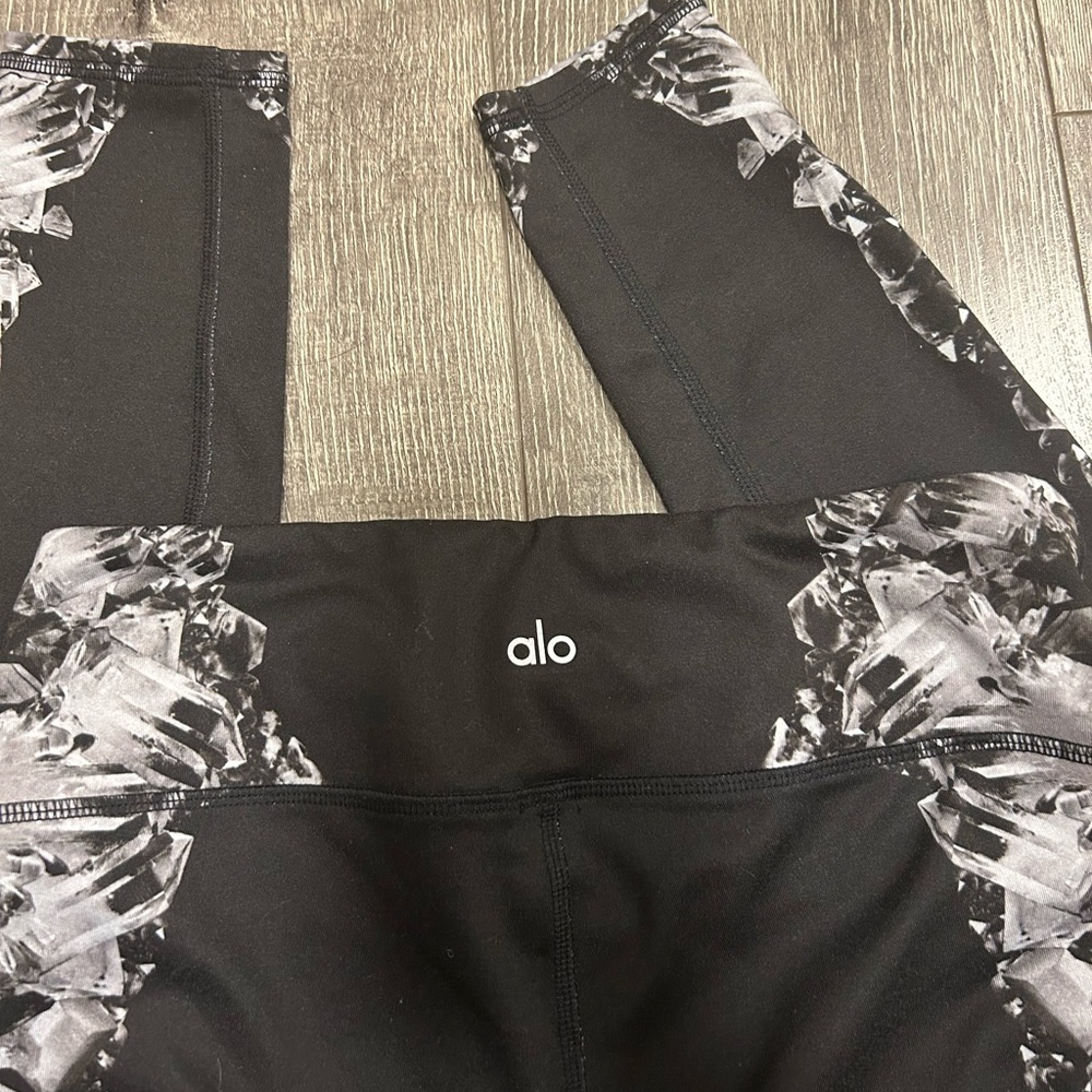 Alo Yoga High-Waist Airbrush Legging in Dark Krystal Black Size Small - Picture 6 of 8